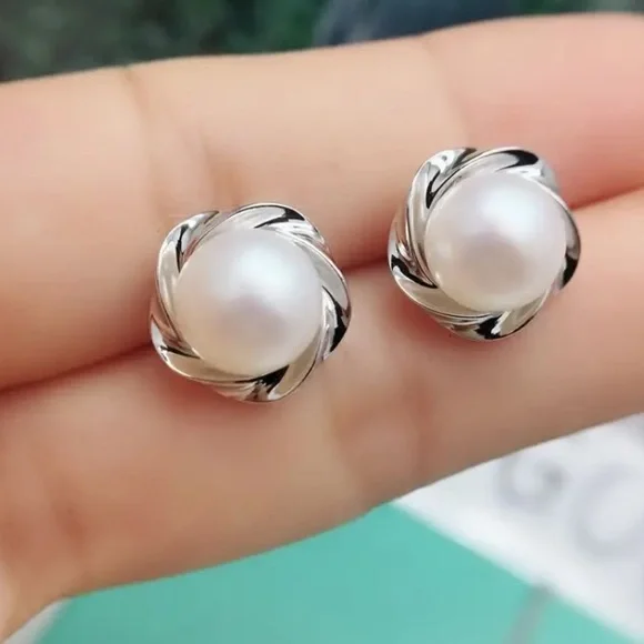 💕5/$15 Set of 4 Faux Pearl Studs, NEW - Picture 5 of 9